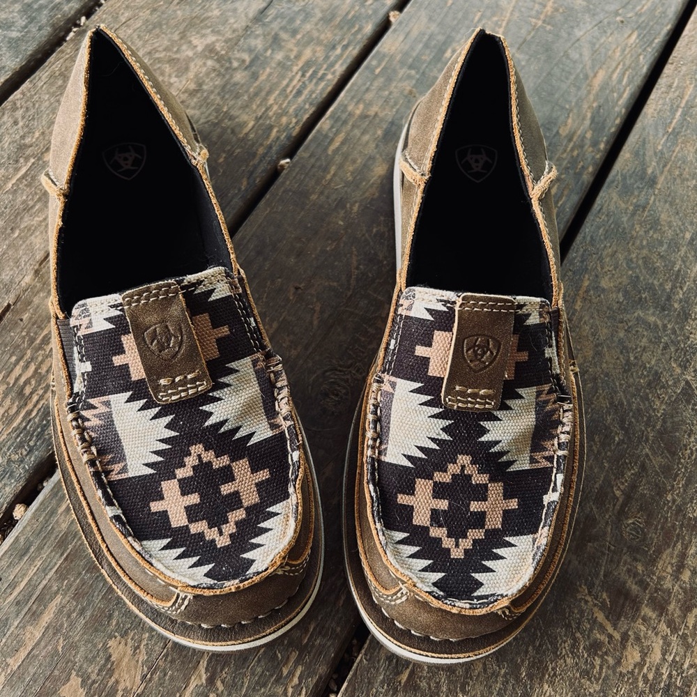 Ariat size 7 Cruisers